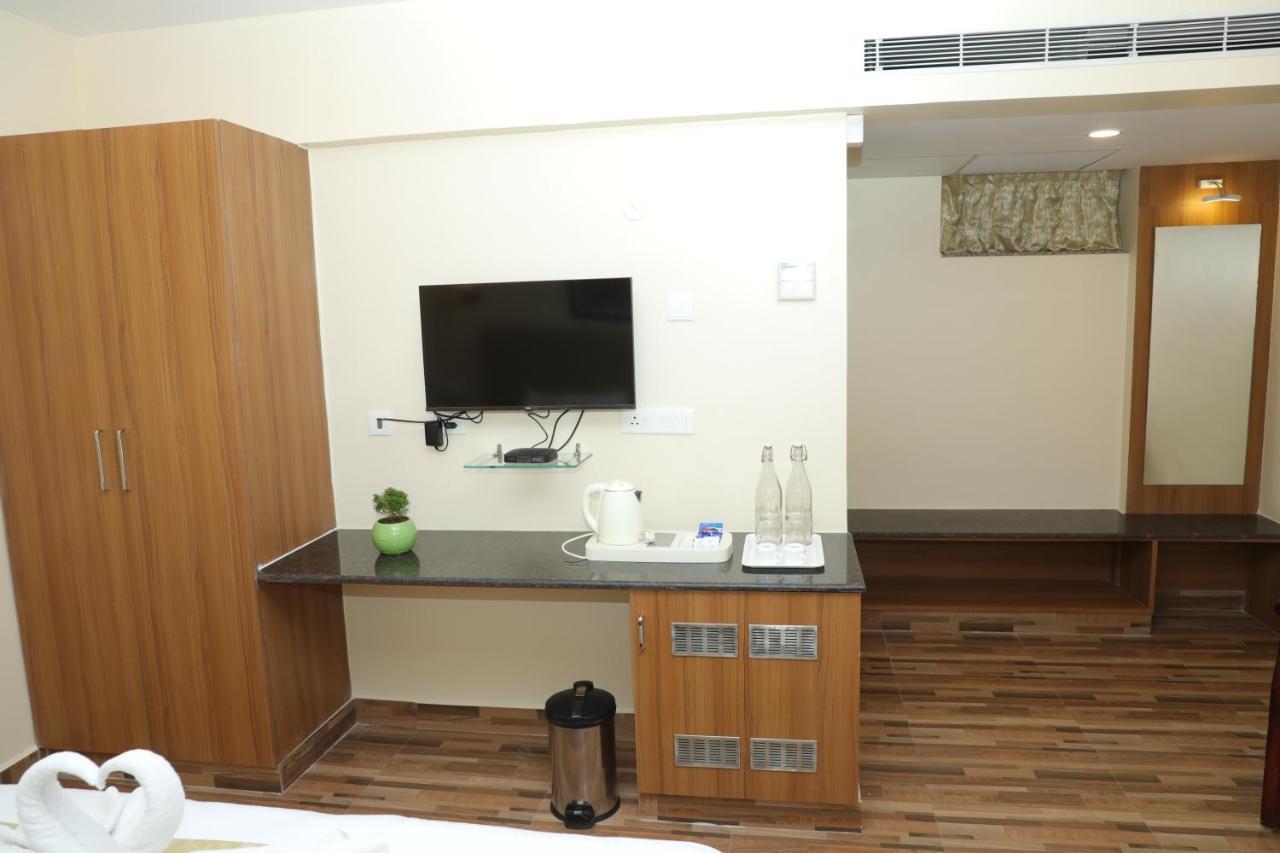 Gadiraju Palace Convention Centre & Hotel Visakhapatnam Ngoại thất bức ảnh