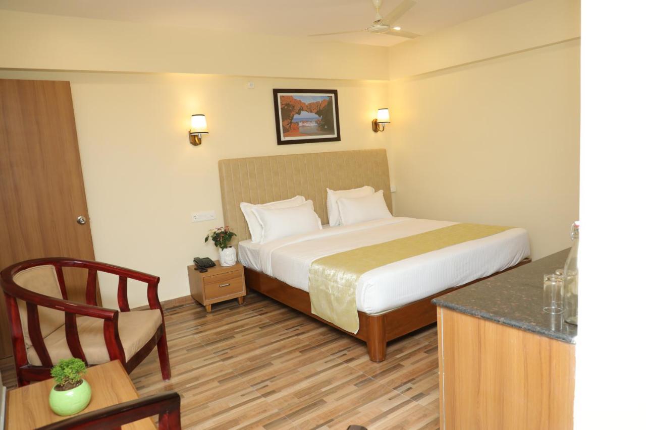 Gadiraju Palace Convention Centre & Hotel Visakhapatnam Ngoại thất bức ảnh