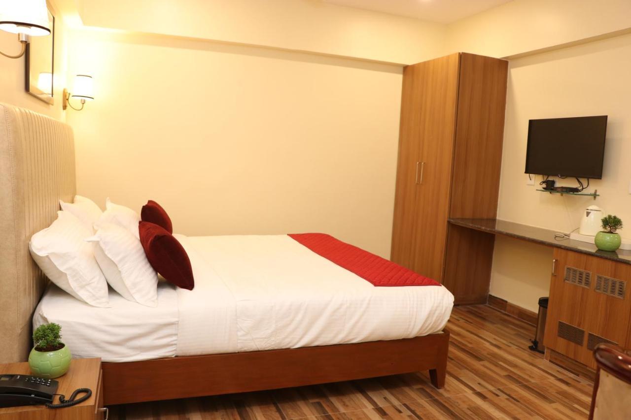 Gadiraju Palace Convention Centre & Hotel Visakhapatnam Ngoại thất bức ảnh